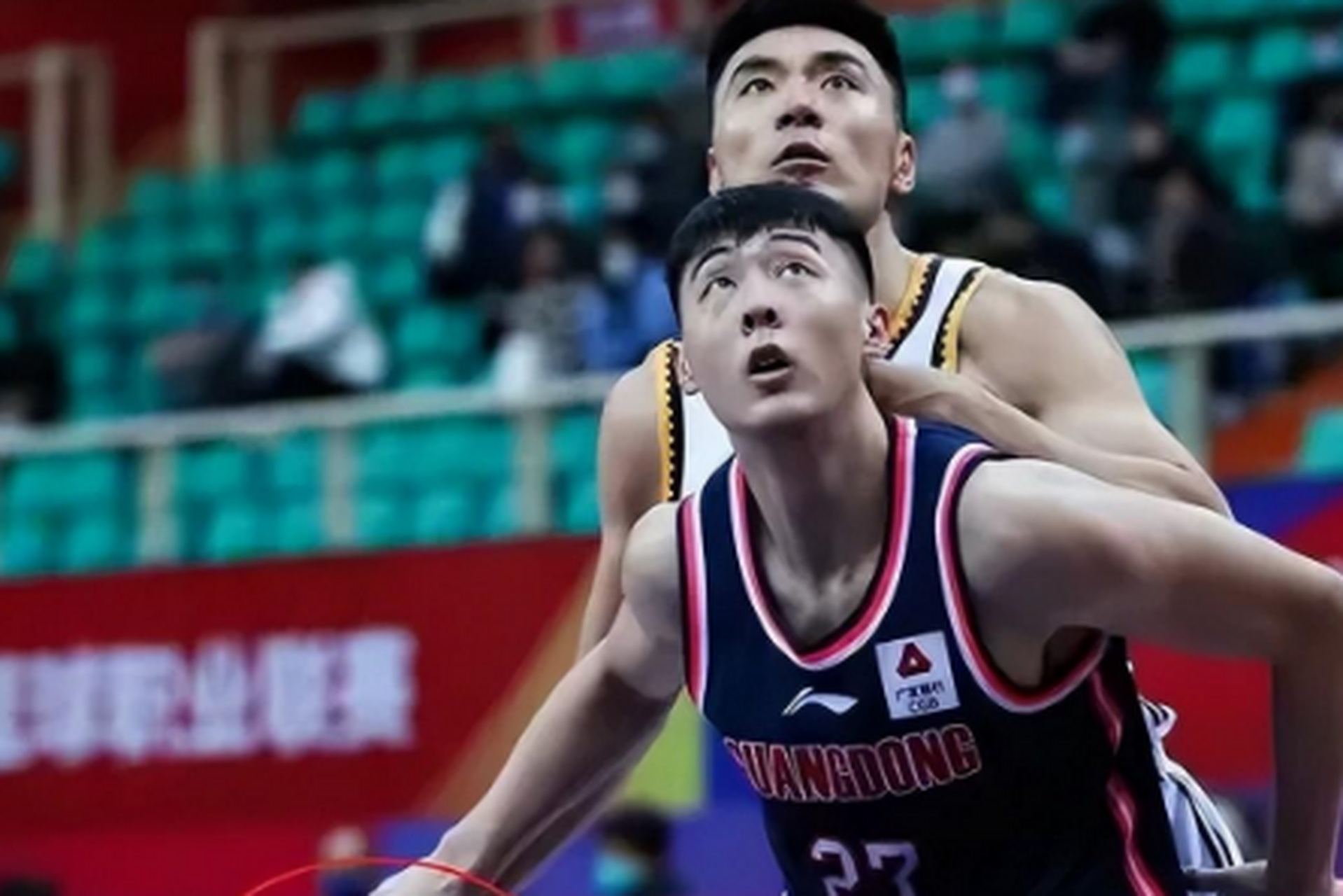 开云体育下载-包含埃因霍温训练开放日,窗口期更衣室发声引欢呼,CBA常规赛在即,数据趋势出现新变化的词条